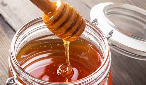 Mierea de albine pe lista de remedii pentru buzele crăpate