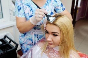 3 trucuri ca să-ți deschizi culoarea părului