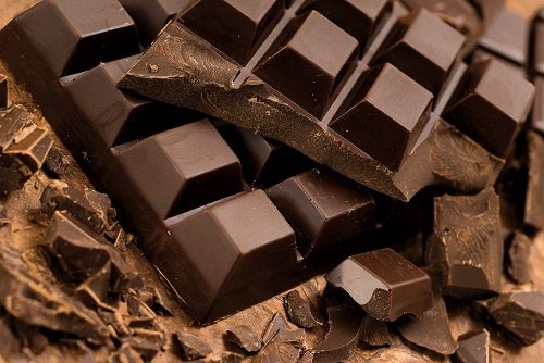 Alimente de evitat seara precum ciocolata