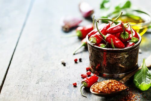 Ardei iute pe lista de alimente de evitat seara