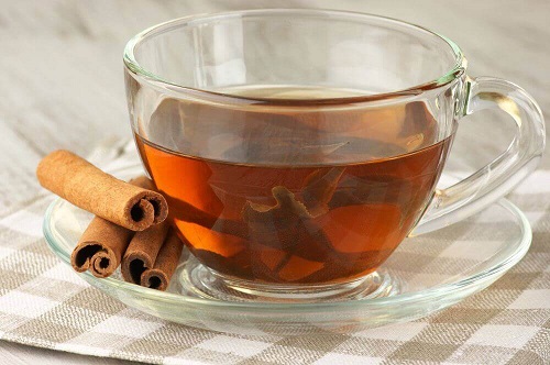 Băuturi care stimulează pierderea în greutate precum ceaiul de scorțișoară
