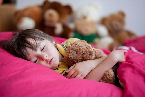 4 consecințe ale culcatului târziu la copii