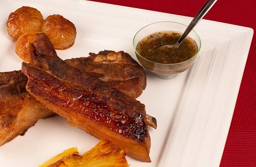 Cum să prepari costițe de porc caramelizate cu ananas