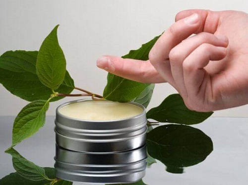 Cremă mentolată pe lista de remedii naturale pentru durerea de umăr
