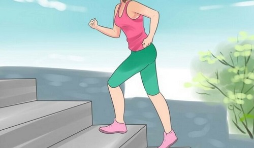Exerciții pentru combaterea hipertensiunii precum urcatul scărilor