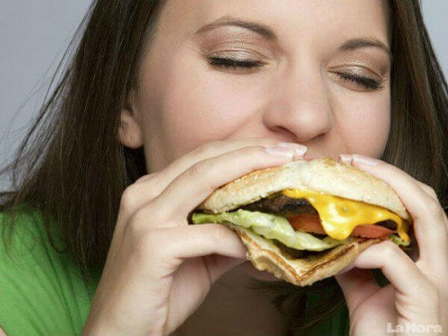 Femeie care nu este afectată de cele mai frecvente alergii alimentare