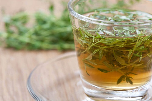 Întărirea sistemului imunitar printre beneficiile ceaiului de cimbru