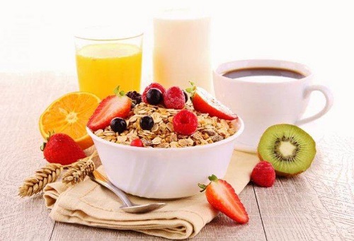 Un mic dejun bun pe lista de trucuri pentru a elimina grăsimea abdominală 