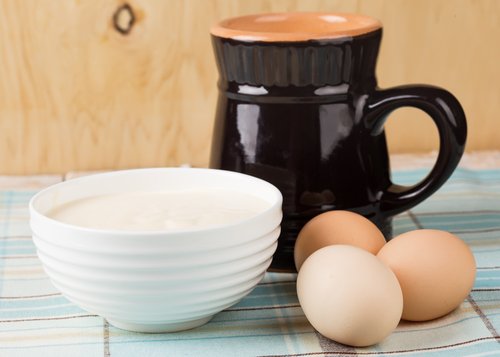 Ouă și iaurt pentru tratarea arsurilor gastrice