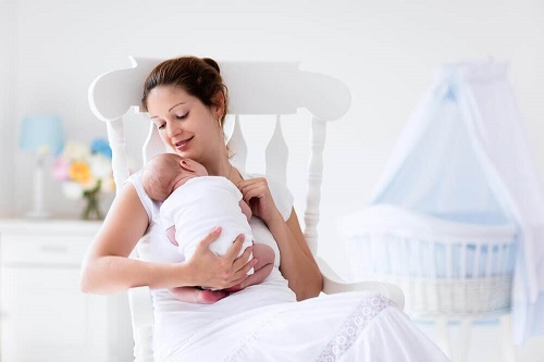 Refacerea după naștere ține și de legătura dintre mamă și bebeluș