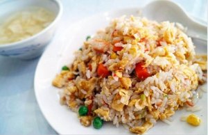 Rețetă de orez chinezesc simplă și delicioasă