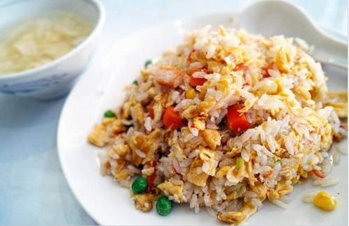 Rețetă de orez chinezesc simplă și delicioasă