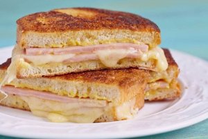 Cum să prepari un sandviș Monte Cristo delicios