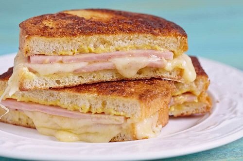 Cum să prepari un sandviș Monte Cristo delicios