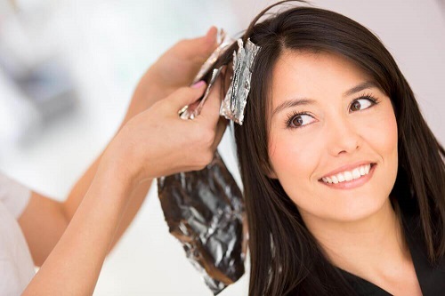 5 soluții pentru îndepărtarea vopselei de păr în mod natural