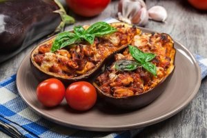 Rețetă delicioasă de vinete umplute cu carne
