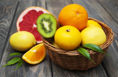 Alimente care îți întăresc cartiljele și ligamentele precum citricele