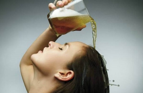Berea pe lista de remedii naturiste împotriva mătreții