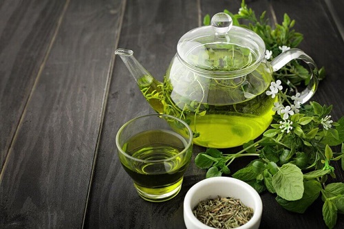 Combate simptomele menopauzei cu ceai verde