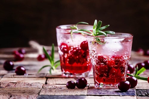 Cocktailul Cosmopolitan printre cele mai bune băuturi afrodiziace