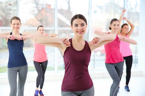 Dansul pe lista de exerciții pentru tonifierea picioarelor