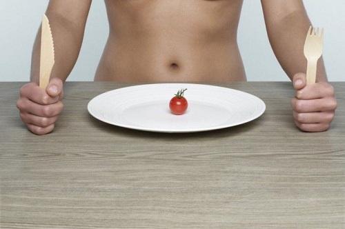 O dietă strictă poate duce la boli care provoacă senzația de frig