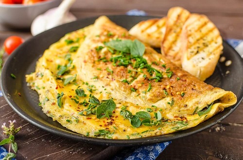 Omletă cu spanac într-o dietă sănătoasă pentru un abdomen plat