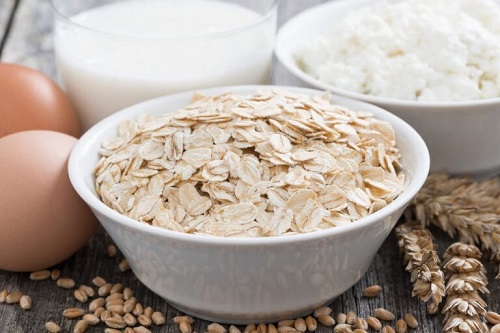 Ovăz și ouă în produse naturale pentru hidratarea pielii