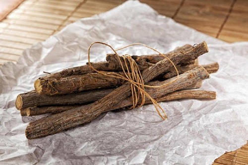 Plante medicinale împotriva tusei productive precum lemnul dulce