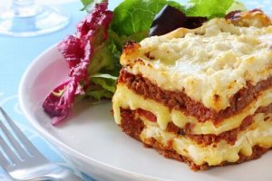 Prepară lasagna ușor cu ajutorul acestor două rețete