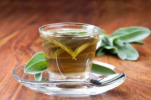 Remedii pentru dureri de gât cu ceai de salvie