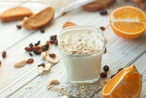 Shake delicios și nutritiv cu portocale și semințe crude 