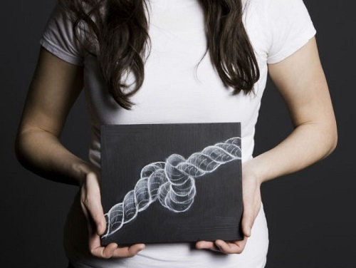 Simptome timpurii ale cancerului ovarian precum problemele de digestie