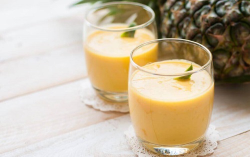 Smoothie-uri care combat retenția de apă pe bază de ananas
