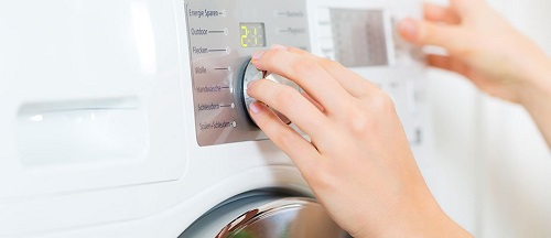 Trucuri ce fac hainele să arate ca noi prin spălare corectă