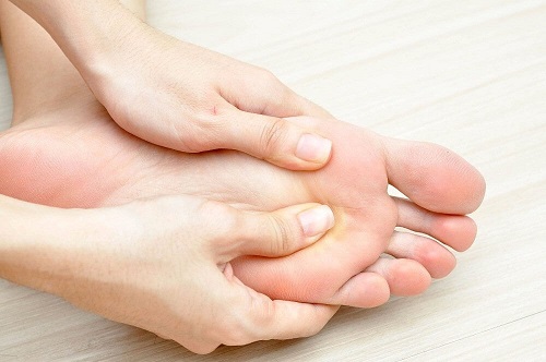 Cum să tratezi piciorul diabetic și simptomele asociate acestuia