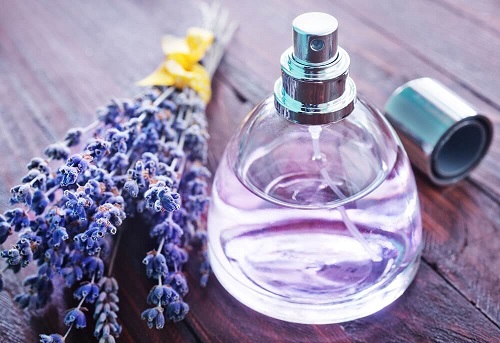 Soluții naturale împotriva acarienilor preparate cu lavandă