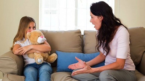 Nu reacționa agresiv în cazul în care copilul tău este homosexual