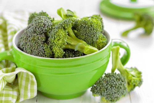 Rețete de chipsuri din legume precum broccoli