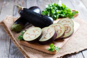 Învață cum să prepari vinete pane
