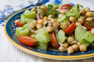 Salate de leguminoase: 4 rețete delicioase
