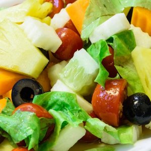 3 salate de ananas perfecte pentru cină