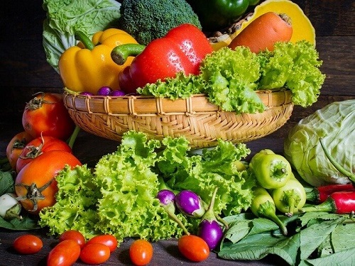 Sfaturi pentru prevenirea artrozei precum consumul de legume