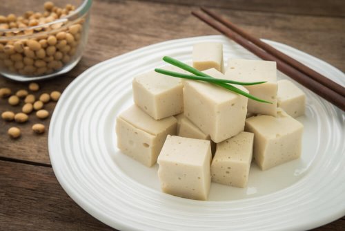 Tofu face parte din dieta vegană pentru slăbit