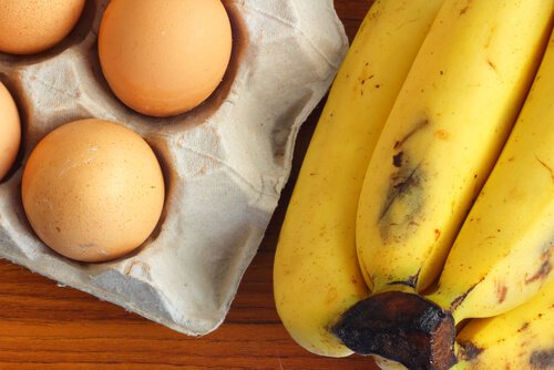 Chec cu banane preparat cu ouă și făină de ovăz