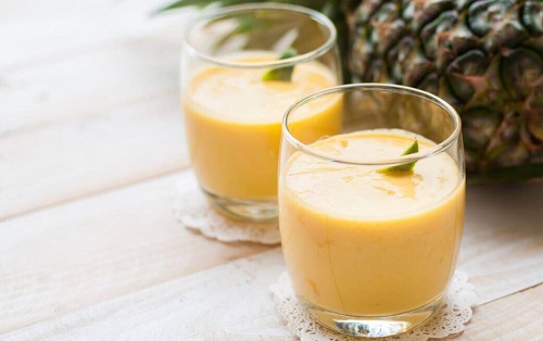 Dietă de detoxifiere cu un smoothie din ananas