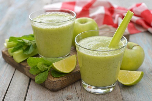 Dietă de detoxifiere cu un smoothie din mere