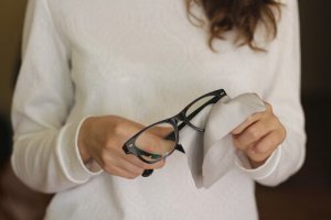 Zgârieturi pe ochelari: 6 soluții alternative