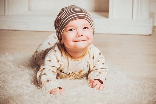 Fă fotografii cu bebelușul tău când zâmbește 