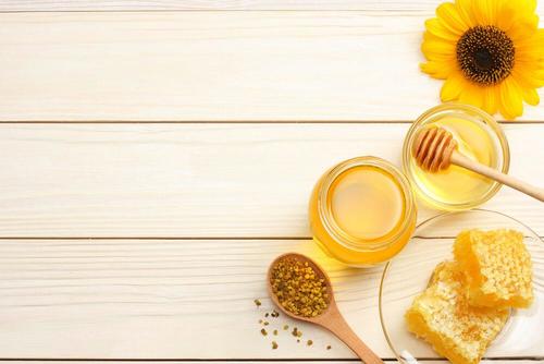 Mierea de albine pe lista de remedii naturale pentru arsuri